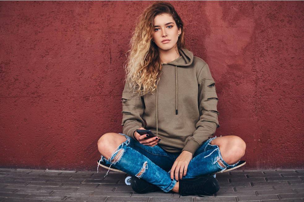 Wholesale Sweatshirts for Women: Embrace the Graphic Trend in Today’s Fashion Landscape with Smart Selling Strategies!