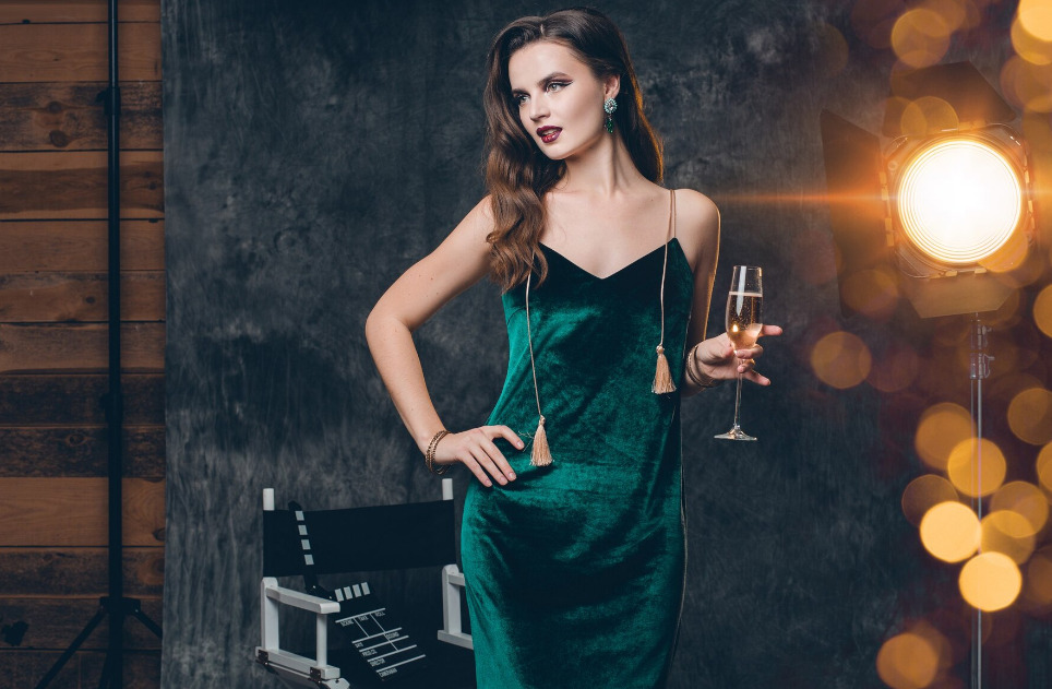 Wholesale Women’s Emerald Party Dresses: Elevating Elegance with Every Stitch