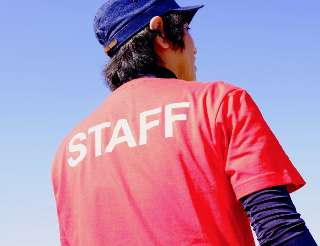 The Scarlet Canvas: Navigating Wholesale Trends in Men’s Red Graphic Tees