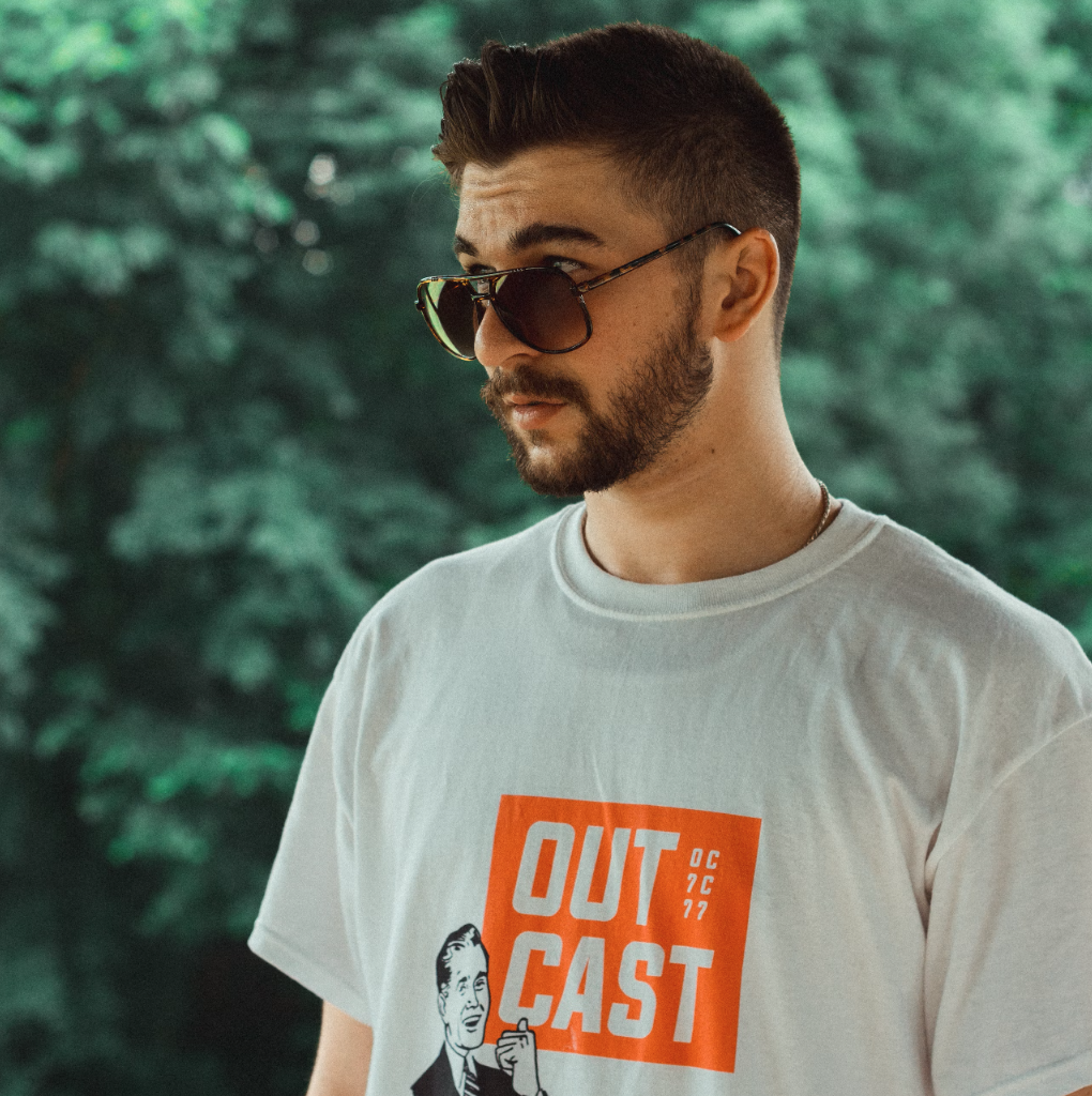 Wholesale Men’s Tees: Your Gateway to Effortless Style and Savings