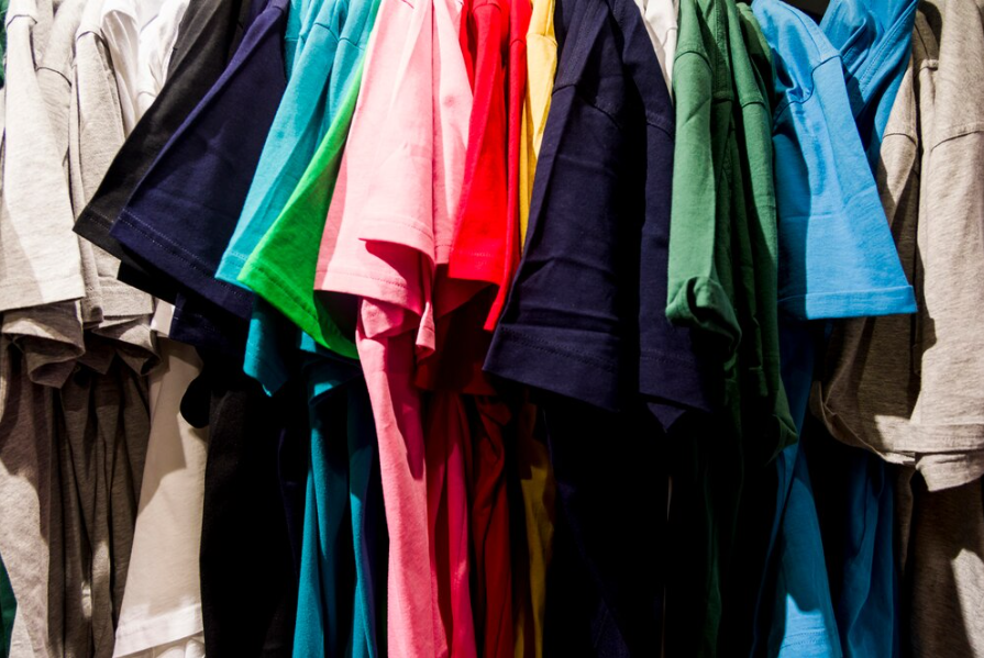 Buy Wholesale Shirts – Unveiling the Perks, Platforms, and Precautions