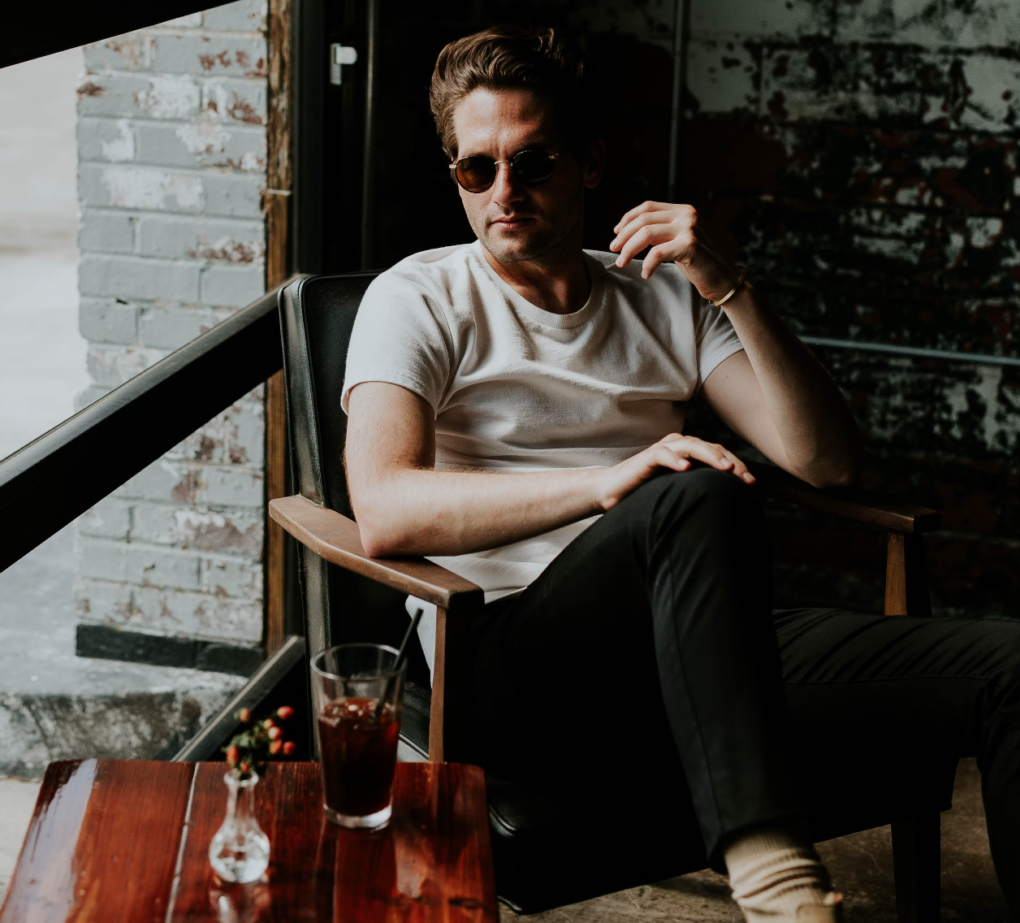 Round Neck Revolution: Unveiling the Latest Trends in Men’s Wholesale T-Shirts