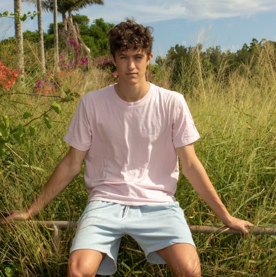 Embracing the Pink Revolution: Exploring Men’s Wholesale Pink T-Shirts
