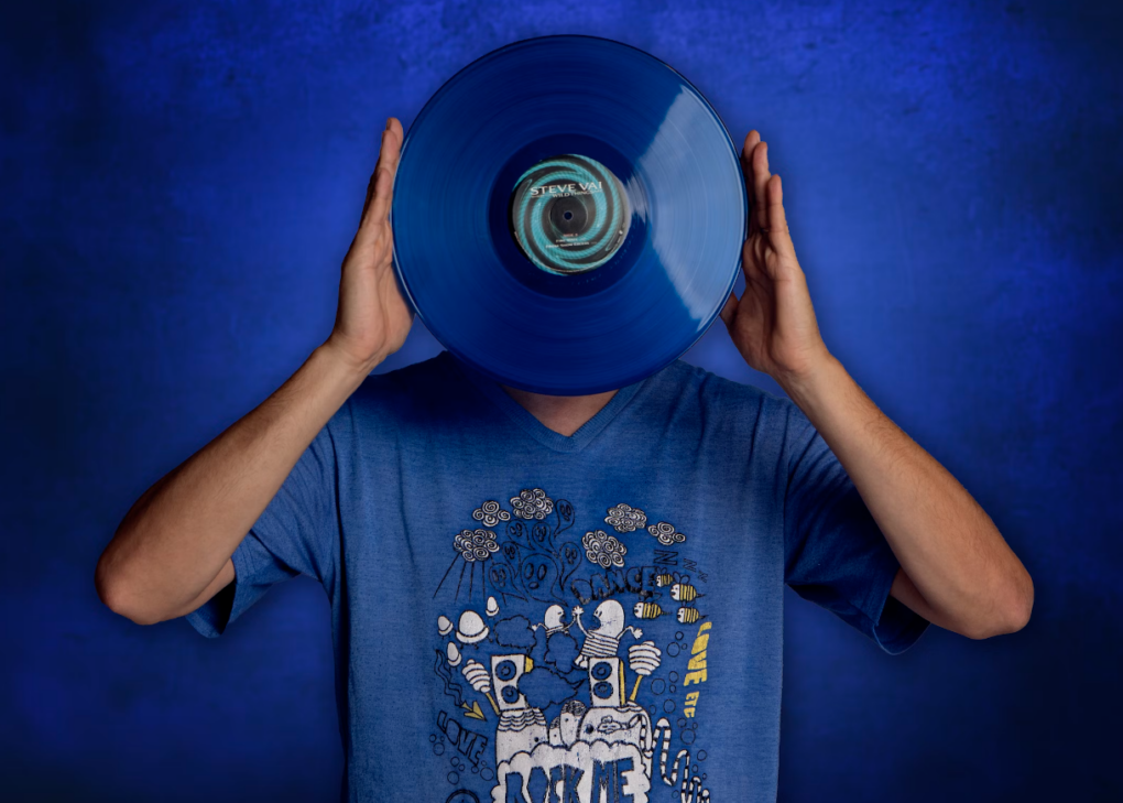 Blue Horizons: Navigating the Wholesale Universe of Men’s Blue T-Shirts